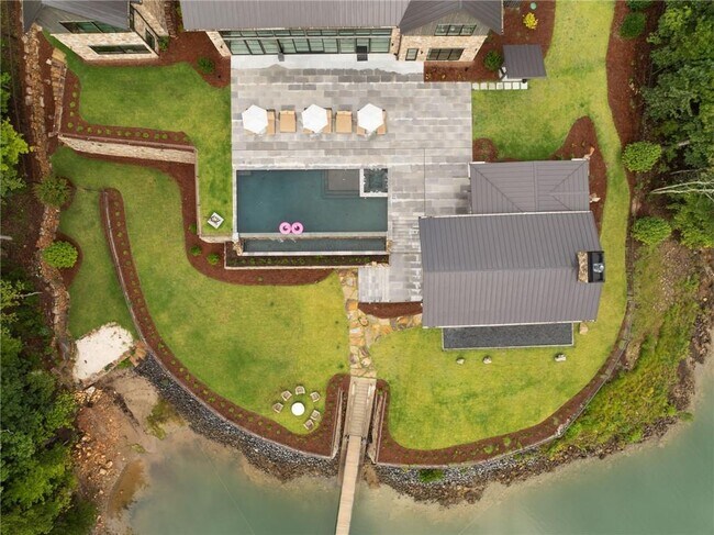 Building Photo - 725 Rocky Point Dr