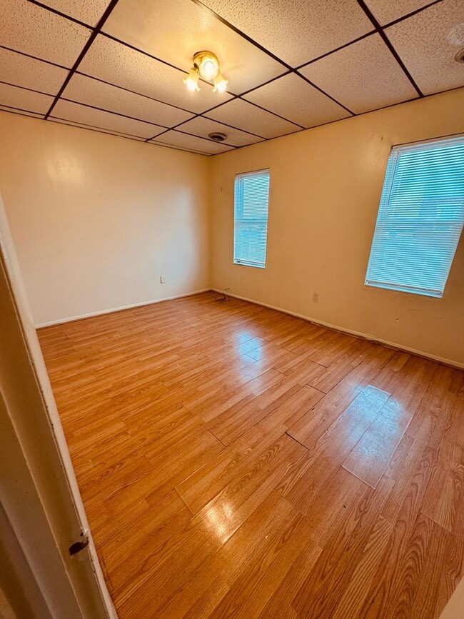 Building Photo - 2601 E Clearfield St