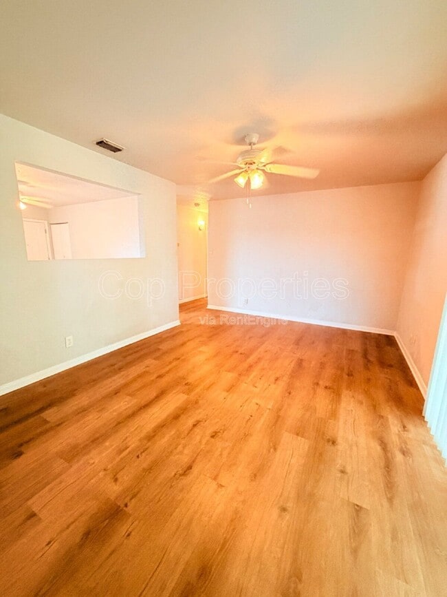 Building Photo - 827 Dunwoodie Dr