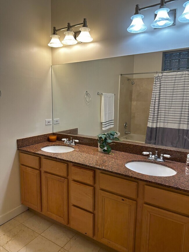 Building Photo - 5837 S Calumet Ave