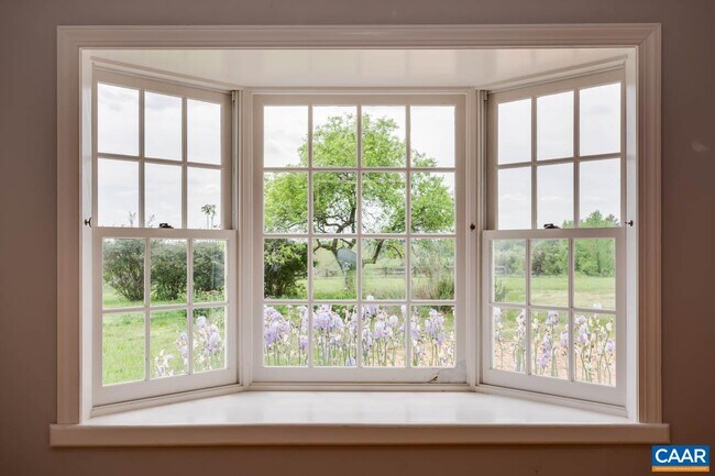 Building Photo - 1522 Oak Hill Ln