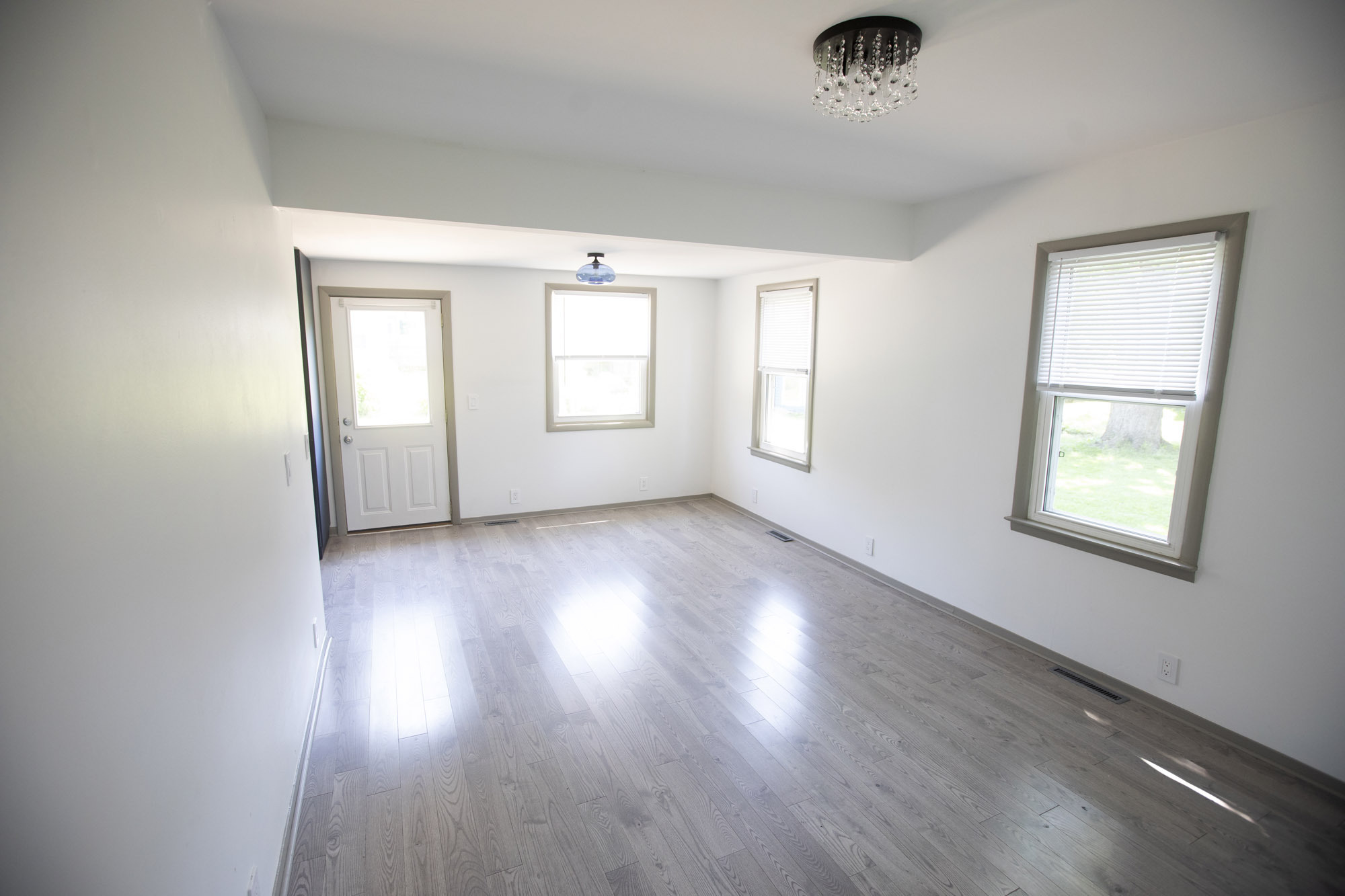 living room - 9024 Garfield Dr