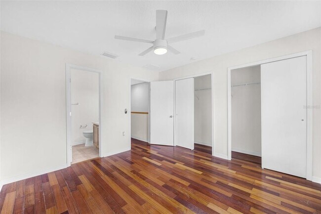 Building Photo - 6928 Hawthorne Trace Ln