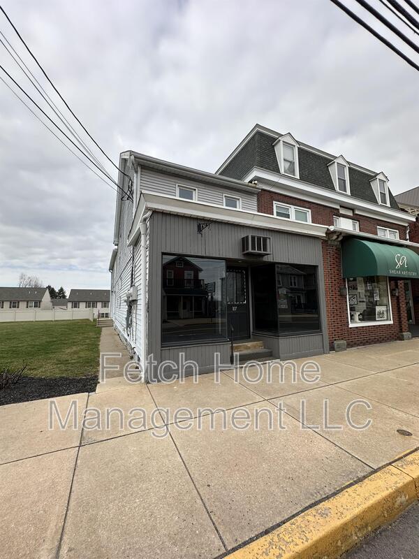 Building Photo - 107 Main St