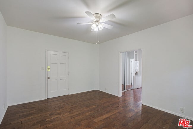 Building Photo - 965 N Doheny Dr