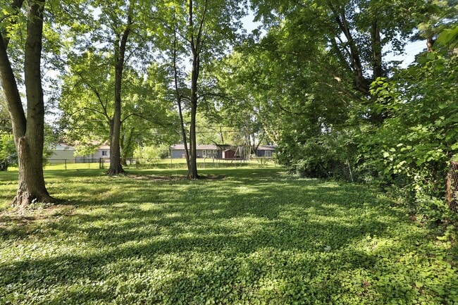 Building Photo - 601 Daventry Ln
