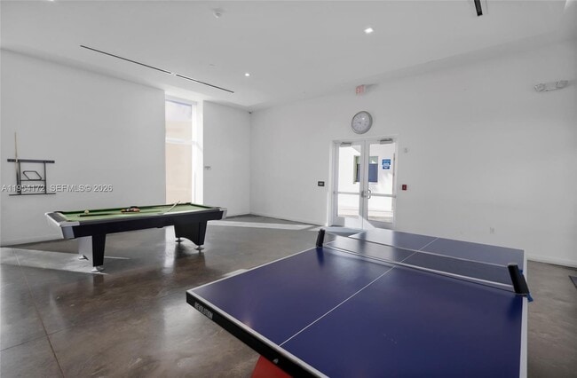 Building Photo - 14951 Royal Oaks Ln