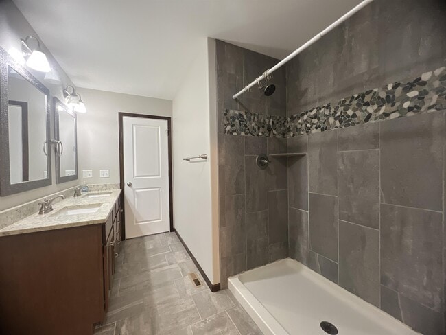 Building Photo - 6305 Saulk Trail