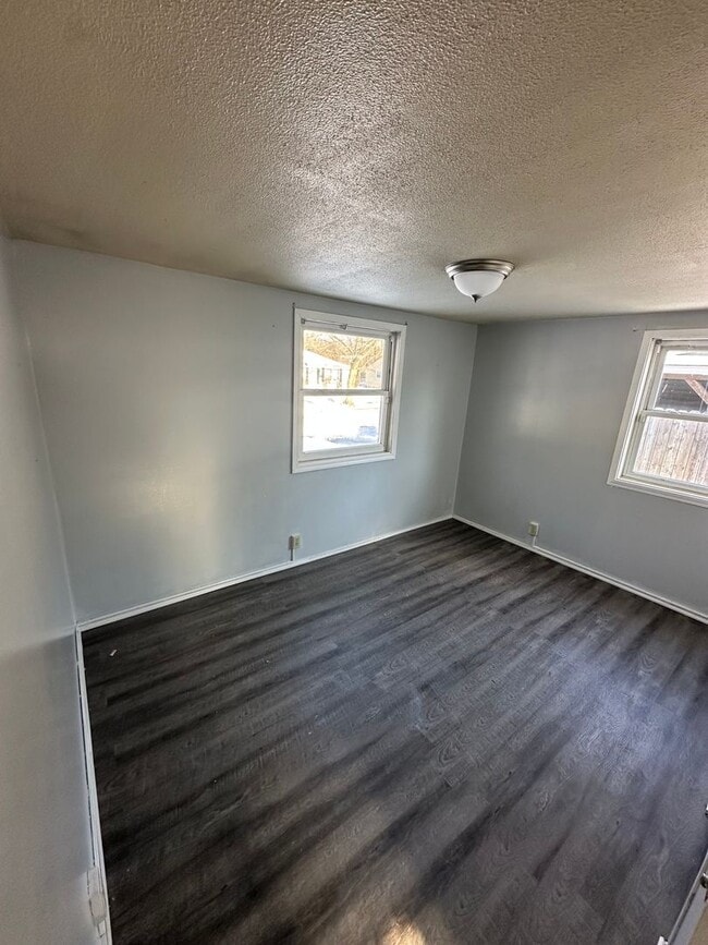 Building Photo - Cute 2 Bedroom 1 Bathroom House ** SPRING ...