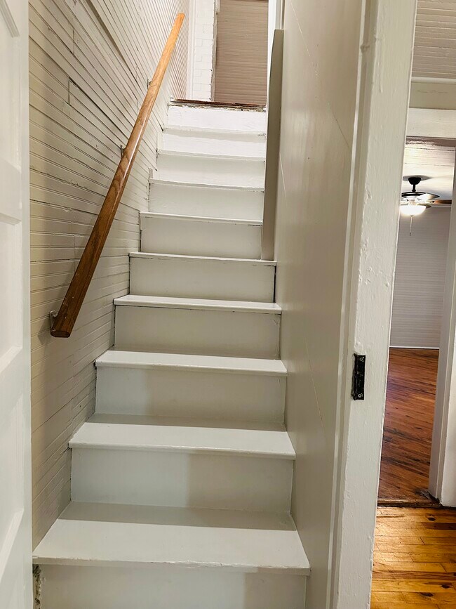 Building Photo - 316 Knight St