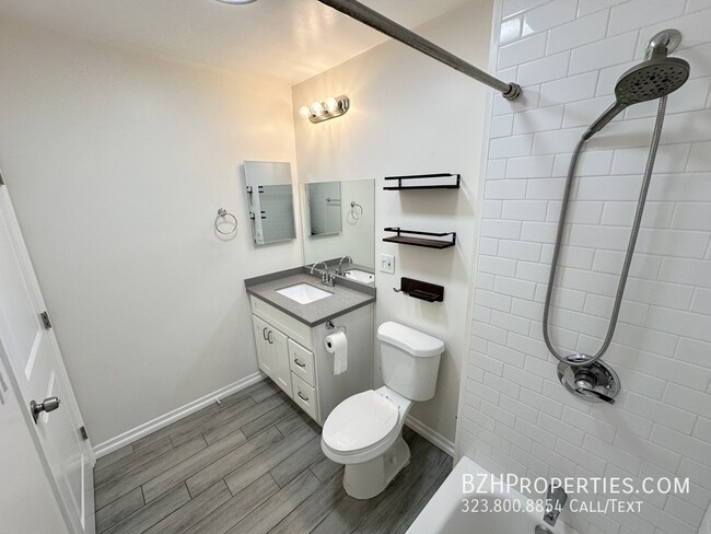 Building Photo - 1Bed 1Bath with In Unit Washer/Dryer and B...