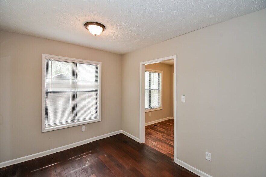 Building Photo - 4173 Woodcrest Dr