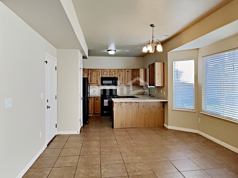 Building Photo - 5708 Plumbago Ave