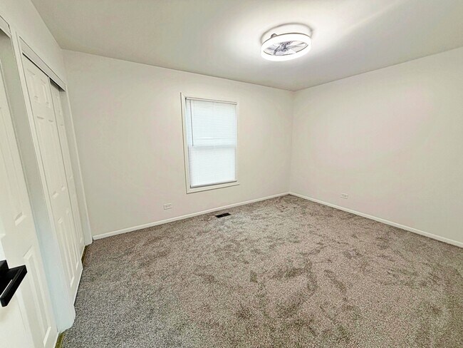 Building Photo - 440 Lear Ct