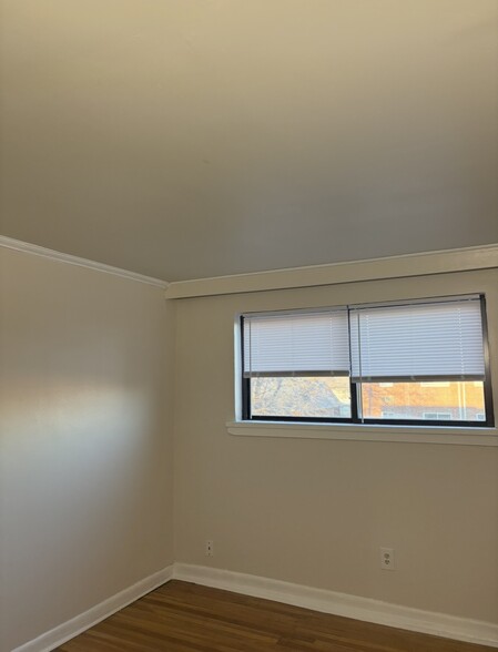 Building Photo - 321 Forrest Ave