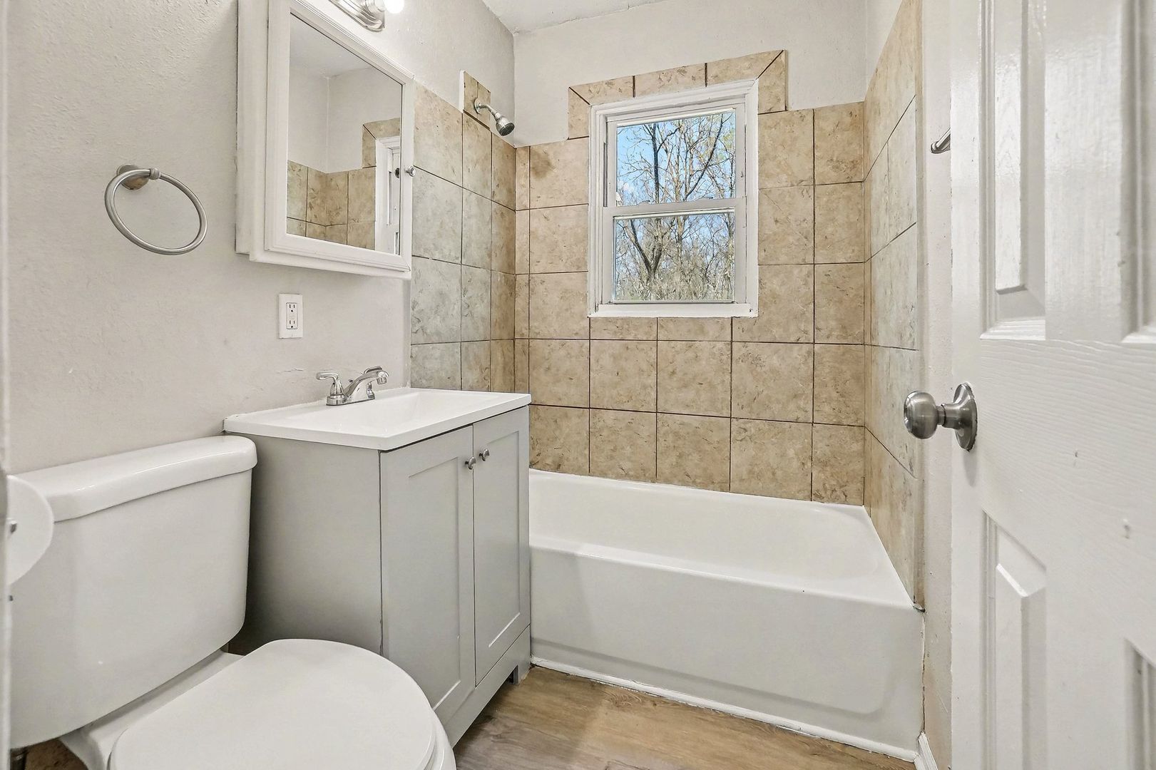 Building Photo - 3854 E 59th St