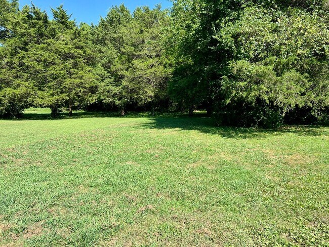 Building Photo - 2563 Carriage Dr