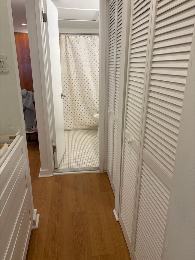 Building Photo - Welcome to Urban Elegance in the Heart of Historic Old City, Philadelphia