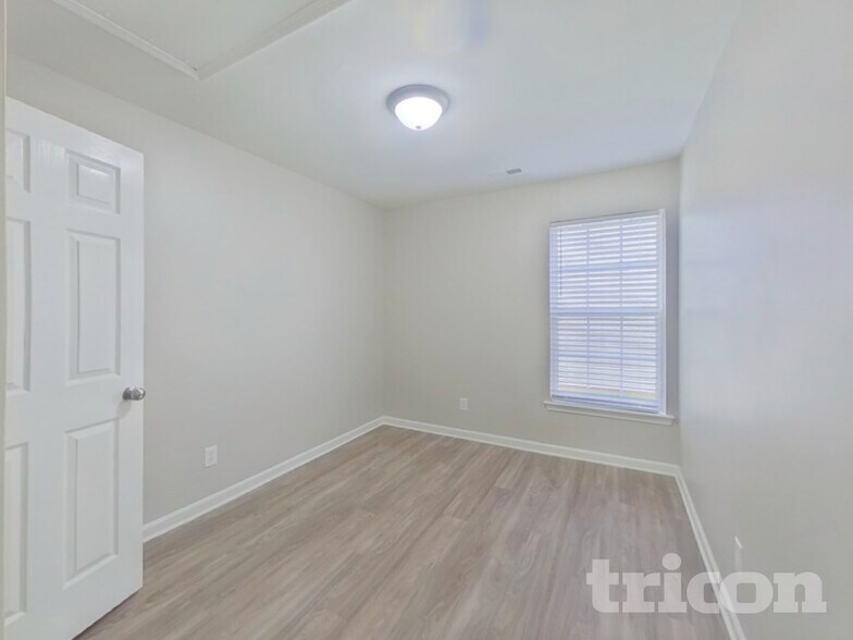 Building Photo - 5411 Peachwood Dr