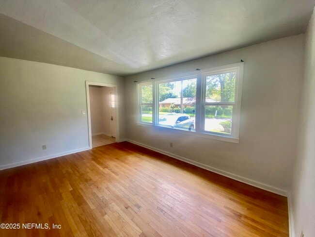 Building Photo - 1349 Menna St