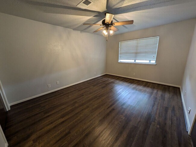 Building Photo - 3157 Merriman. Port Neches, TX 77651