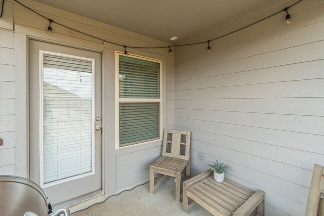Building Photo - 2569 McCrae