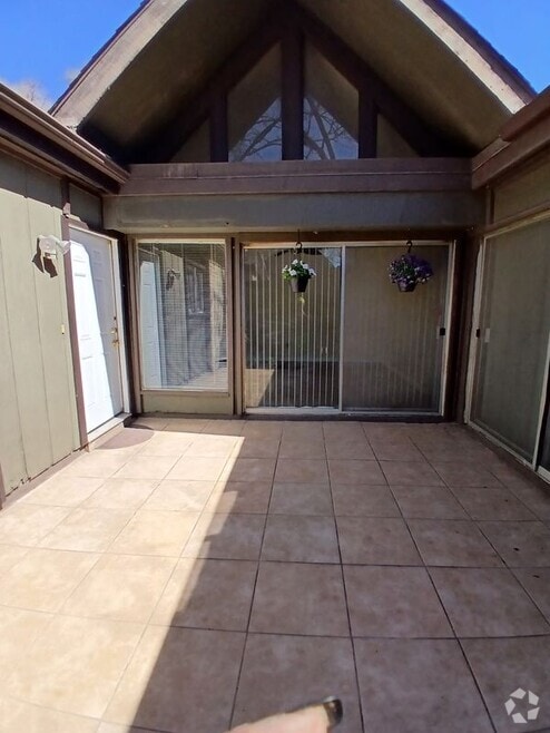 Building Photo - 4659 Country Creek Dr
