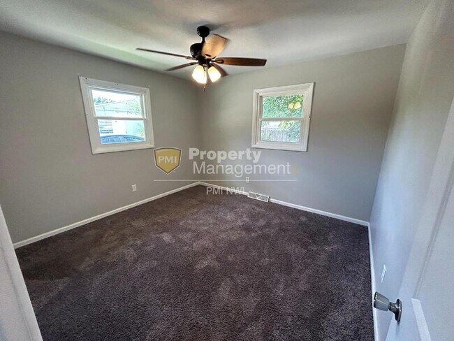 Building Photo - 3010-3012 Willowcreek Rd