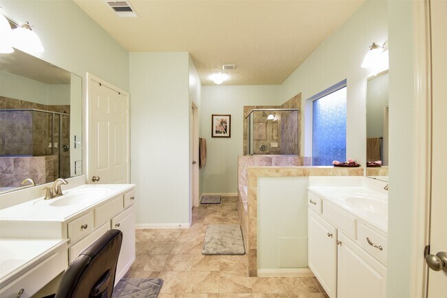 Building Photo - 14410 Heath Falls Ln