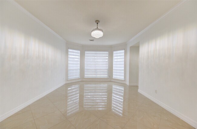 Building Photo - 1911 Briarchester Dr