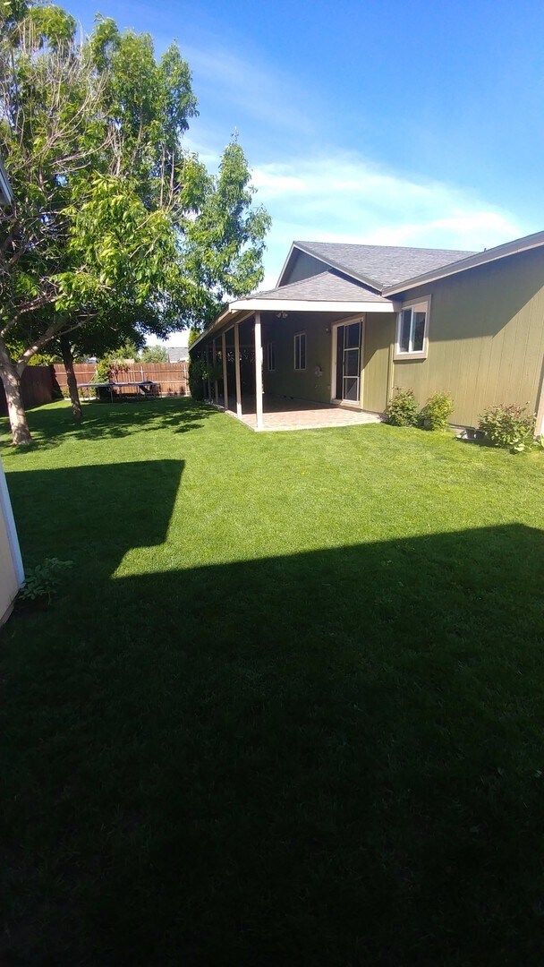 Building Photo - 4-Bed, 2-Bath Home Off Road 100 with Easy ...