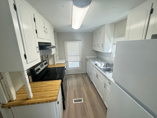 Building Photo - Large 3bd/2ba House across from Afton Vill...