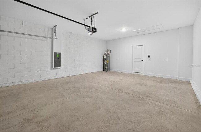 Building Photo - 3078 Armstrong Ave