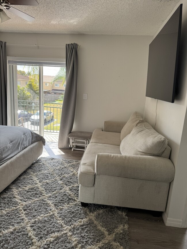 Building Photo - 15861 SW 70th Terrace