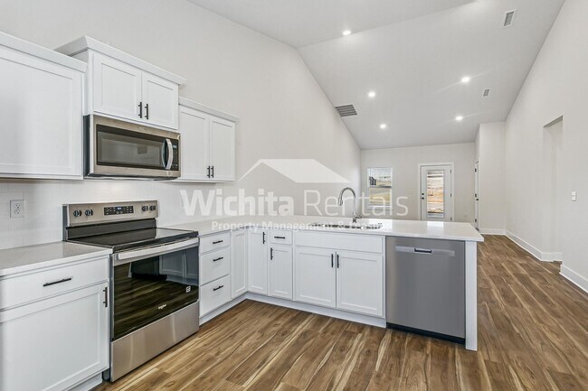 Building Photo - 1738-1738 S Hickory Creek Ct