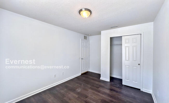 Building Photo - 692 Sea Holly Dr