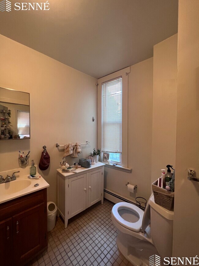 Building Photo - 42 Fresh Pond Pl