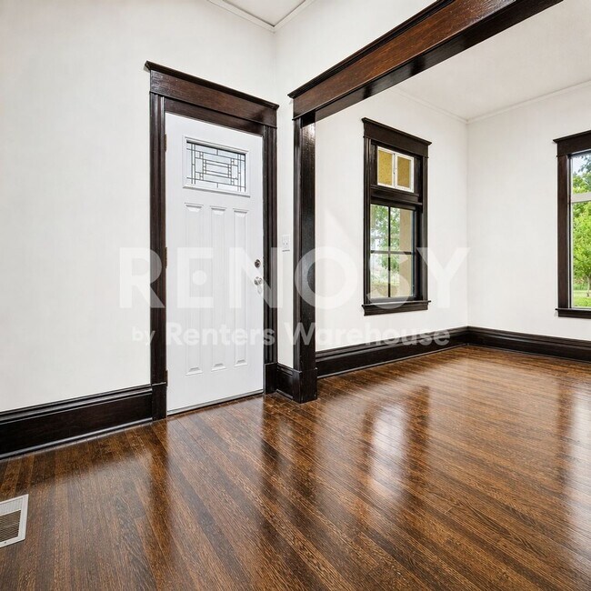 Building Photo - 3348 3rd Ave S