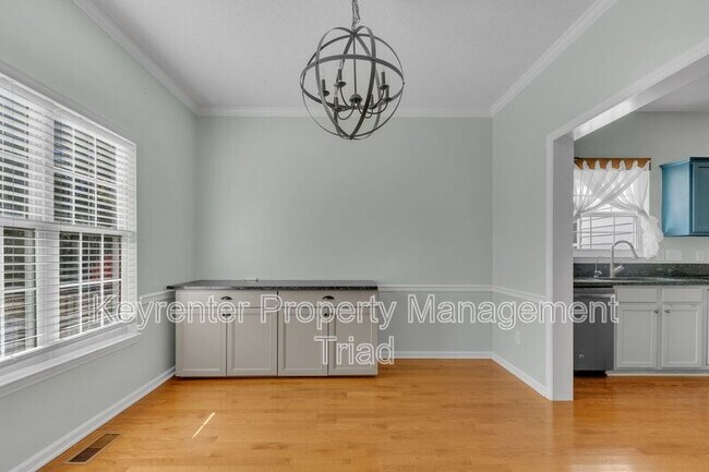 Building Photo - 3391 Valley Crossing Dr