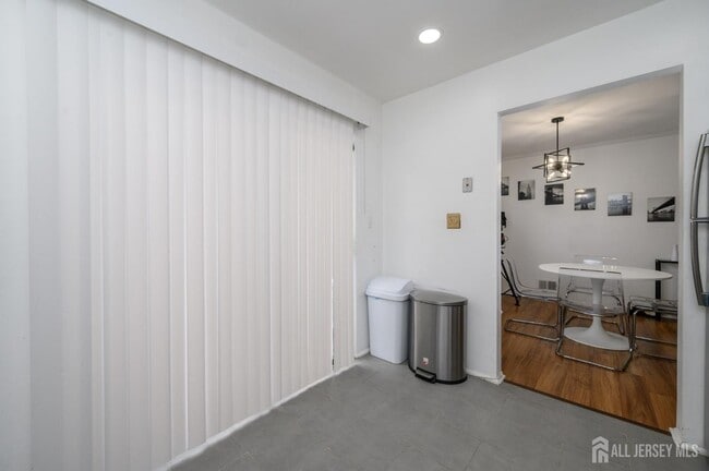 Building Photo - 57 Boston St