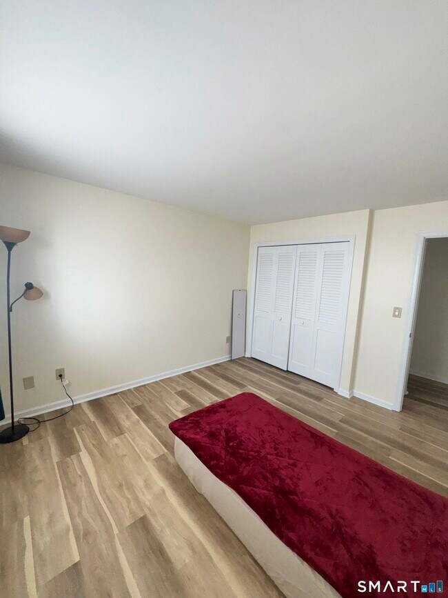 Building Photo - 4 Van Zant St