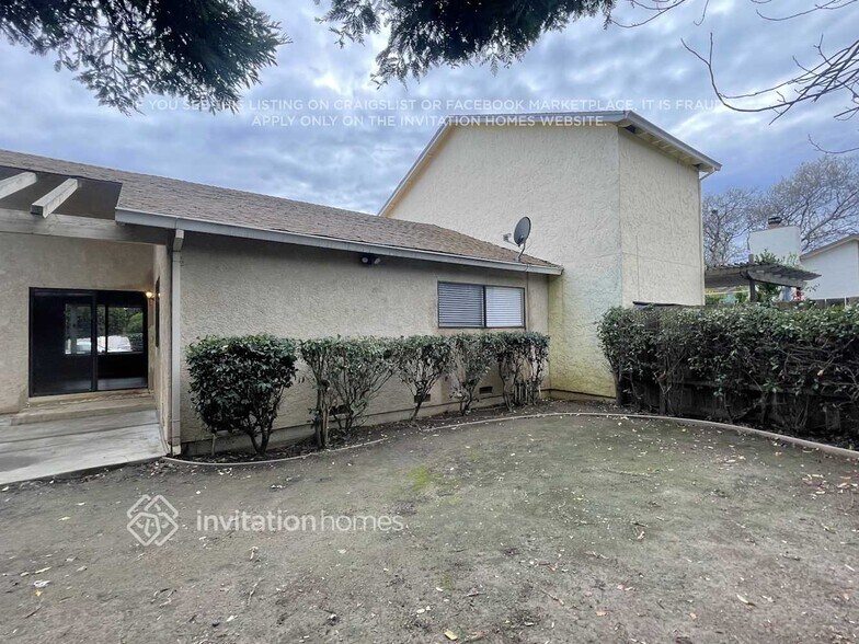 Building Photo - 1119 Hartford Pl