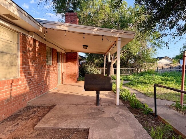Building Photo - 2213 Culver Dr