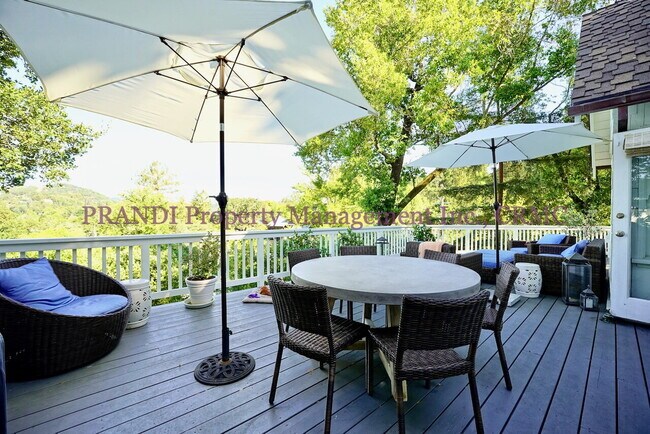 Building Photo - 3-Bedroom, 3-Bath Home with Expansive View...