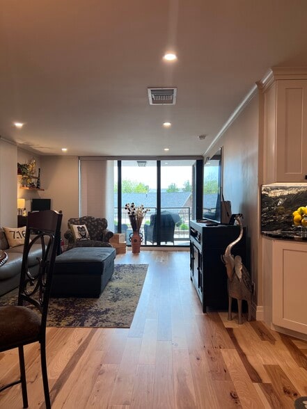 Building Photo - 200 Lakefront Blvd