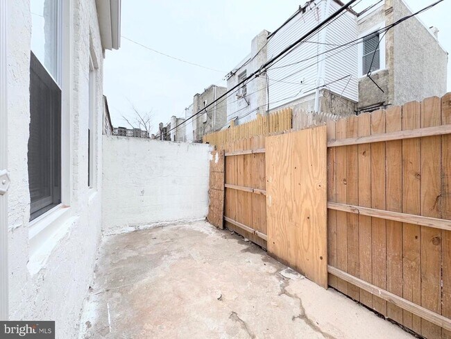 Building Photo - 319 E Lehigh Ave