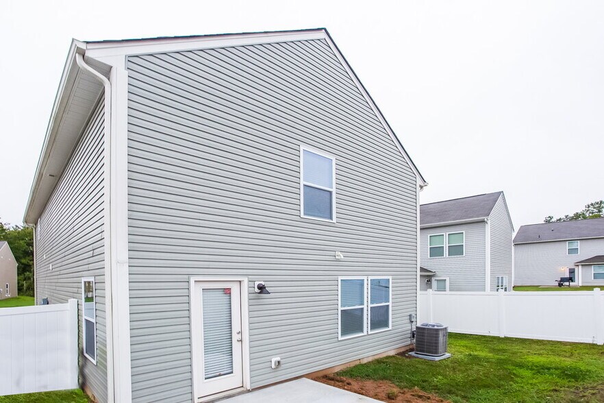 Building Photo - 1083 Manston Pl SW