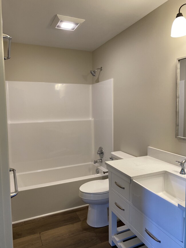 Building Photo - 2321