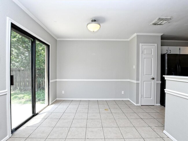 Building Photo - 806 Sunny Ln