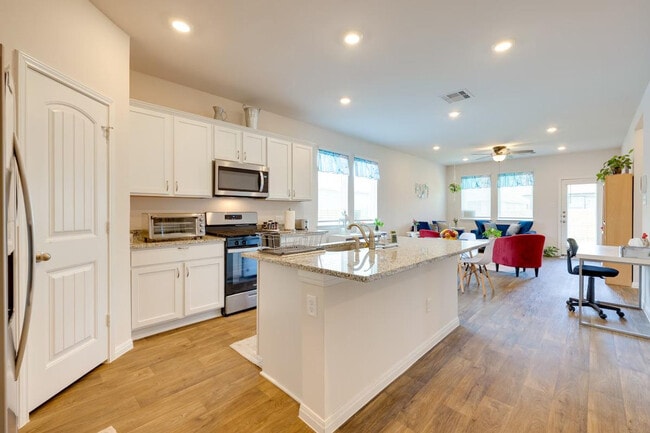 Building Photo - 145 Greenbelt Reservoir Pass